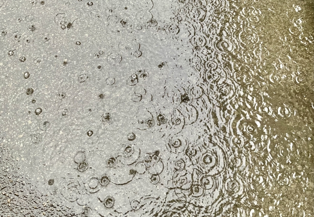 筑紫野市　雨の侵入は外壁の亀裂からも？雨漏れの原因をご紹介