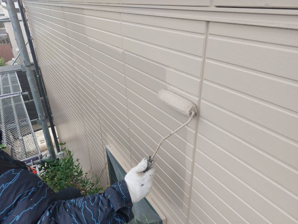 【小郡市 屋根・外壁塗装】上塗りで耐久性アップ！現場の様子を写真で紹介