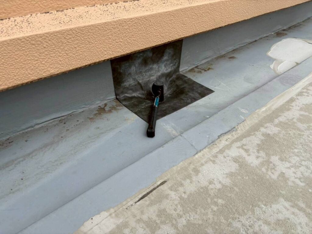 【筑紫野市 屋上防水】陸屋根コンクリート防水で改修ドレンを新しく設置しました