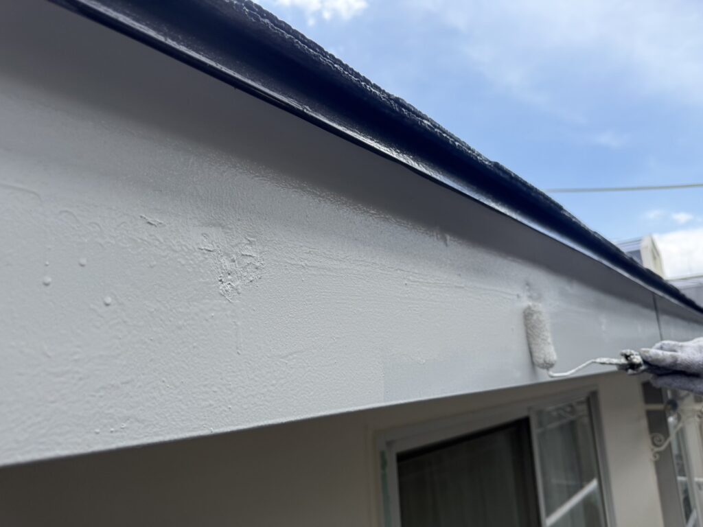 破風板の塗装を行いました！屋根まわりの細かな部分も丁寧に仕上げます
